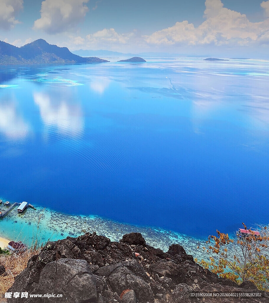 美丽海岛蓝色大海景观