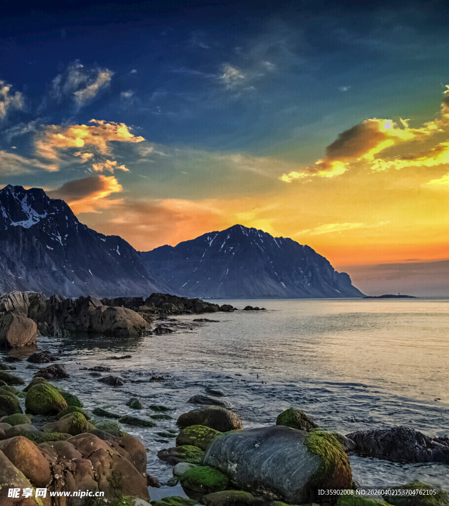 海边壮丽日落与山景