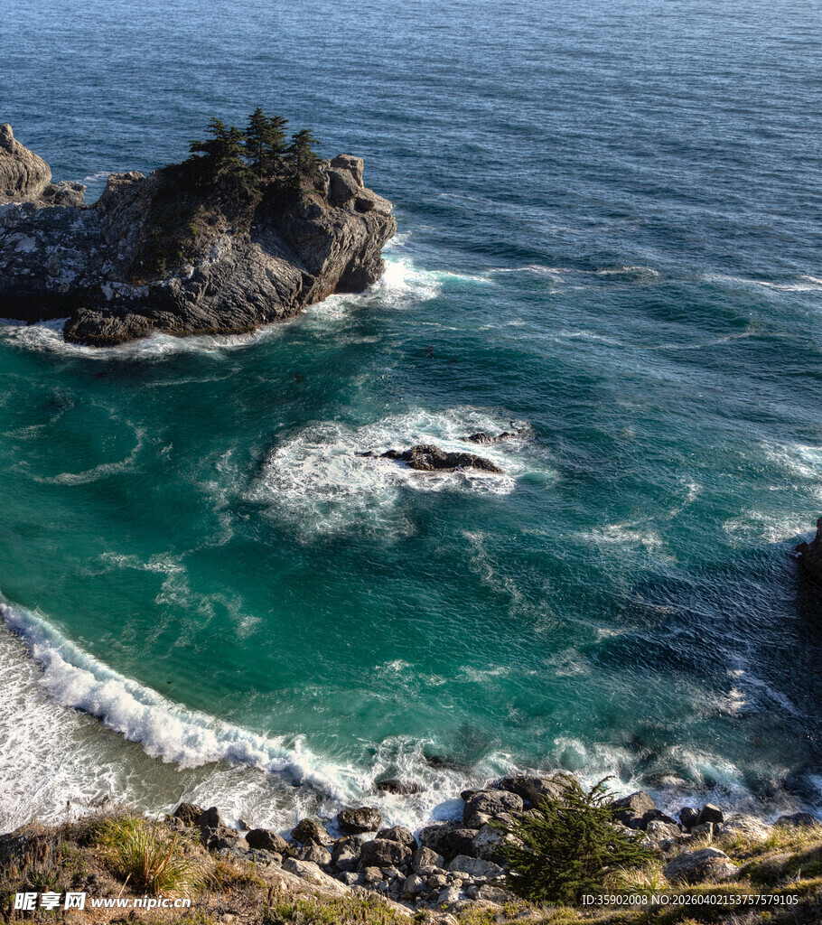 海岸边的壮美海景