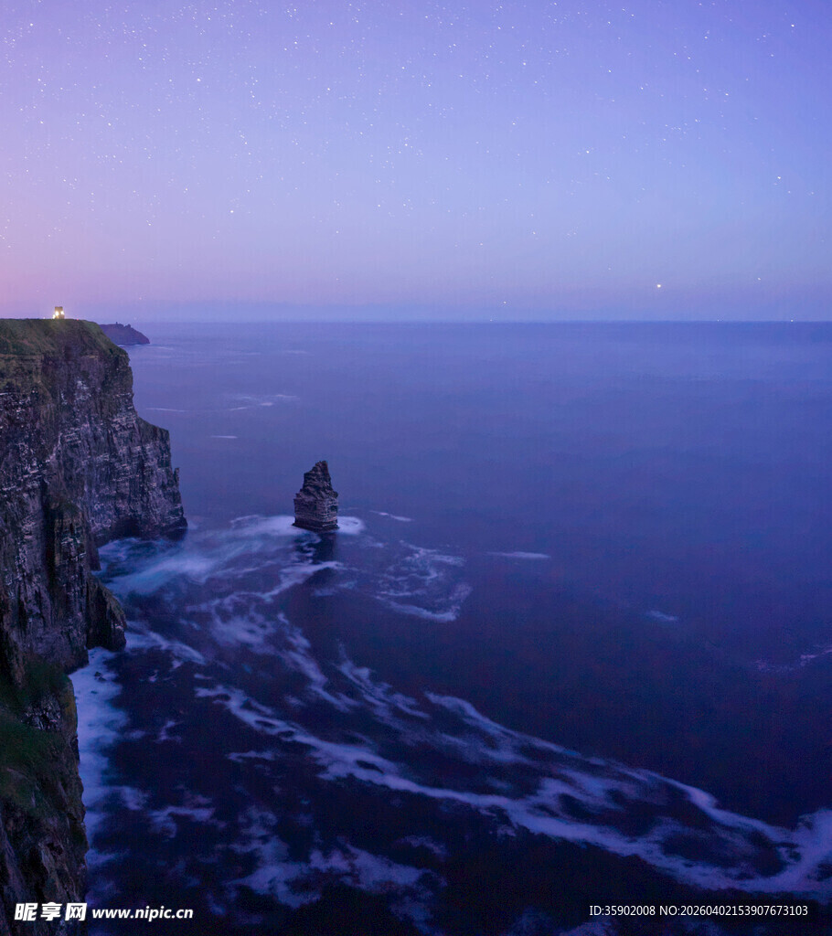 悬崖边的壮丽海景