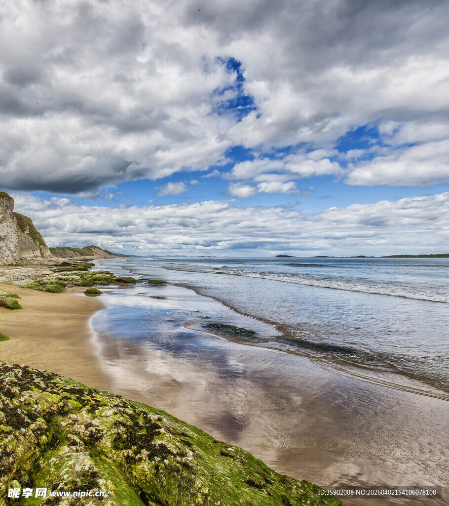 海岸风光云下的美丽景致