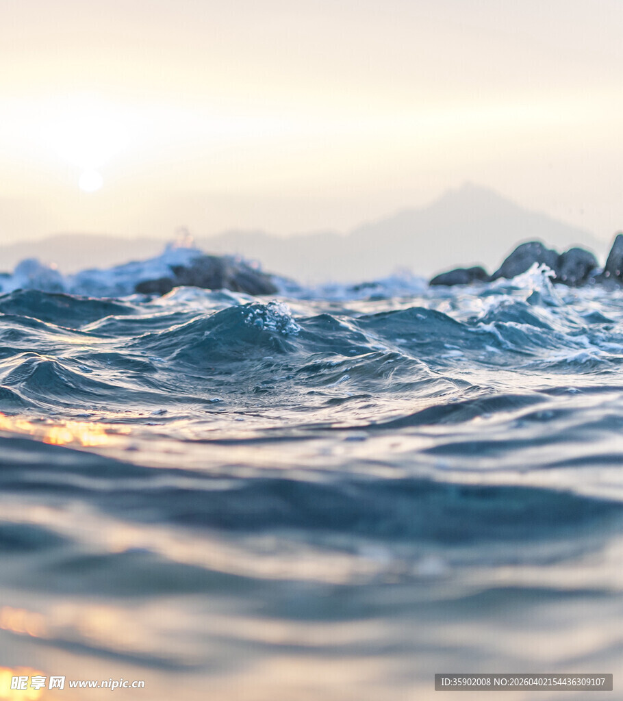 波光粼粼的海面