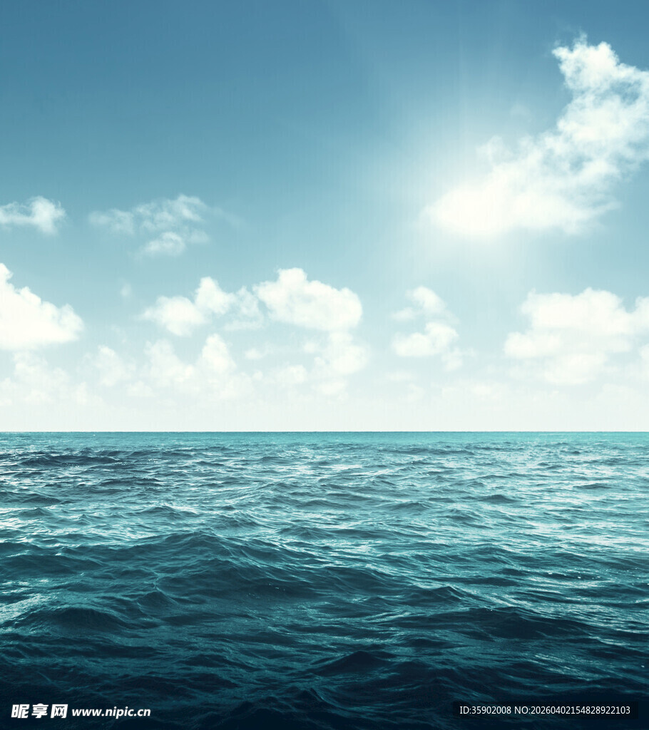 蔚蓝大海与晴朗天空