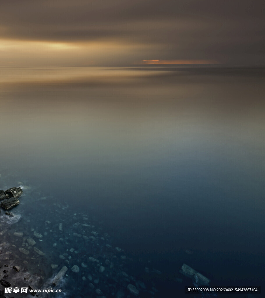 海上黄昏美景云雾缭绕