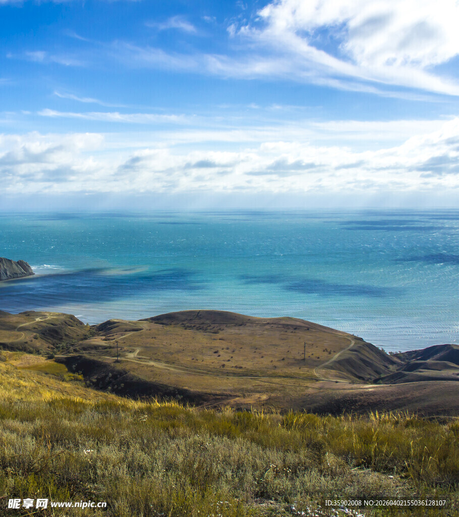 海边山丘美景