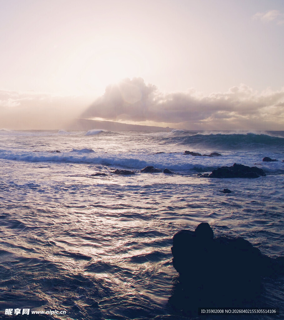 海边日落时分的壮阔海景