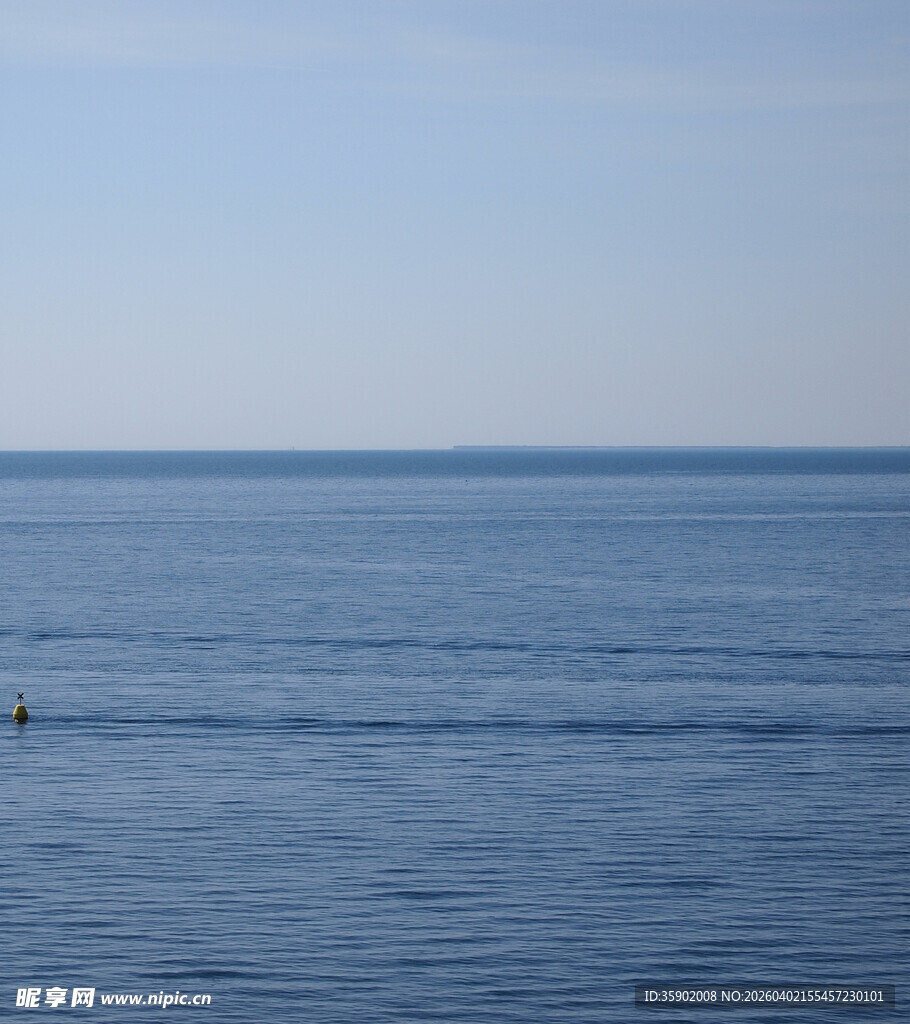海面之上的两人身影