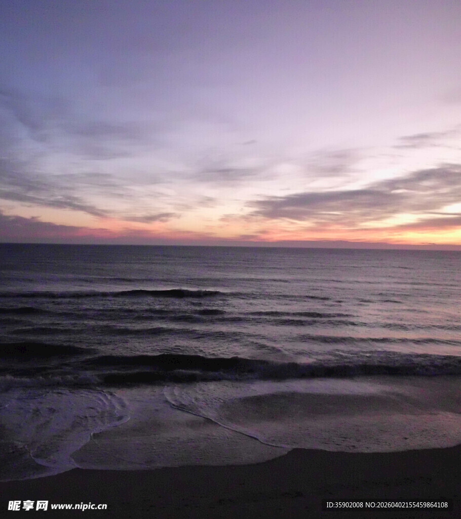 海边日落时分的美丽景致