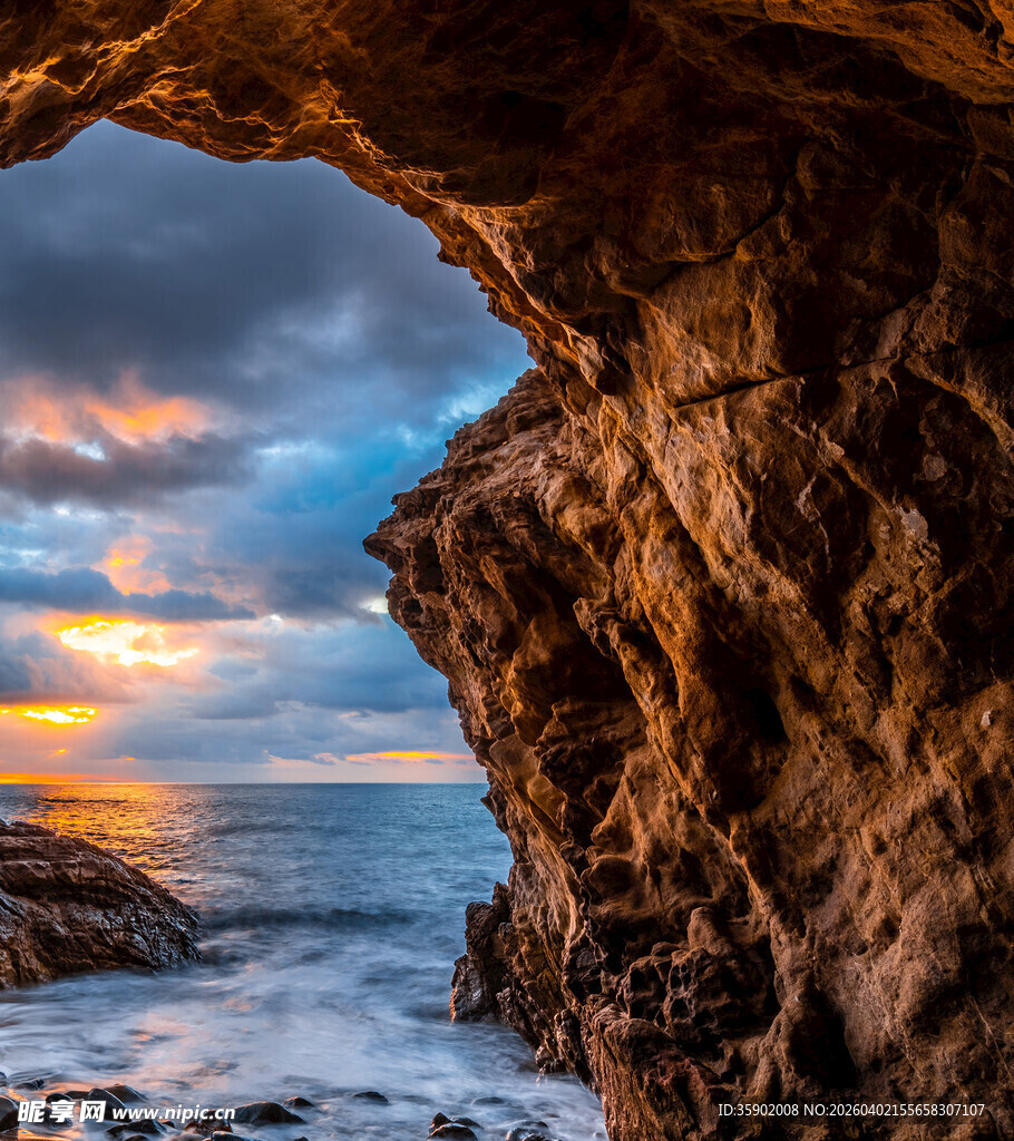 海边岩洞日落美景
