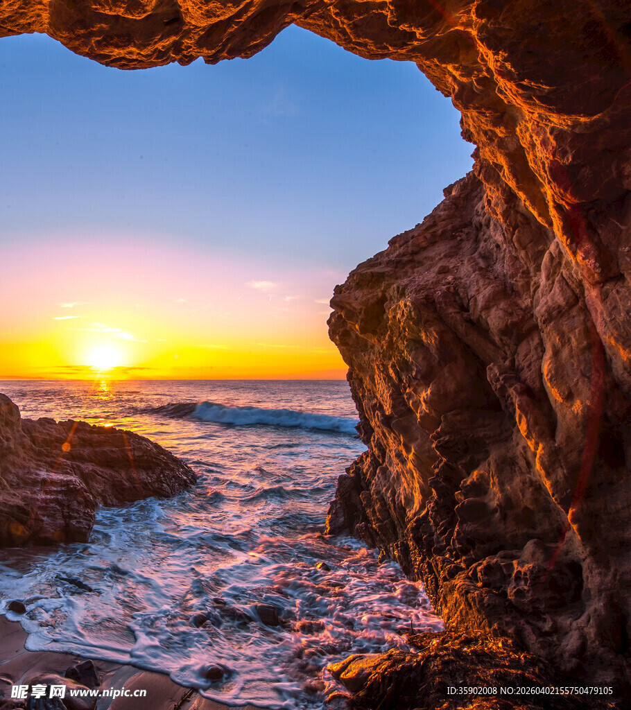 海边岩洞日落美景