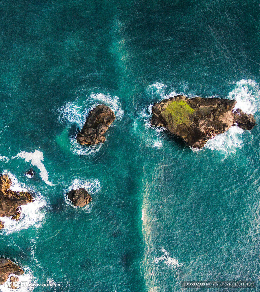 海上礁石景观碧波围绕