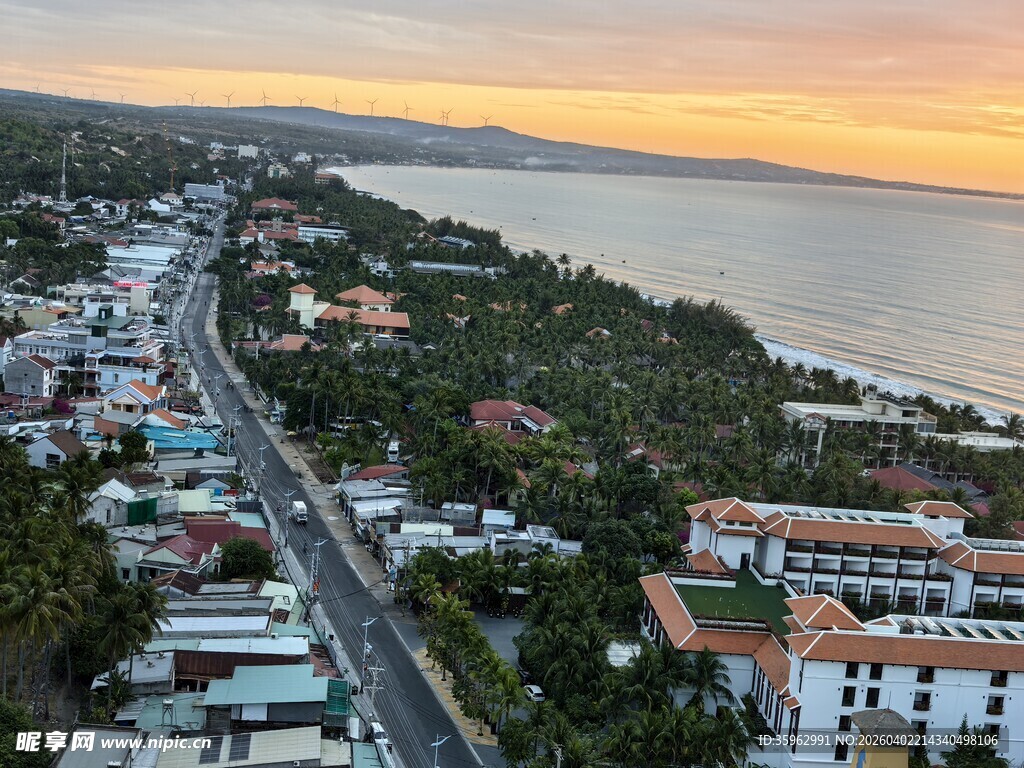 海滨城市黄昏美景俯瞰
