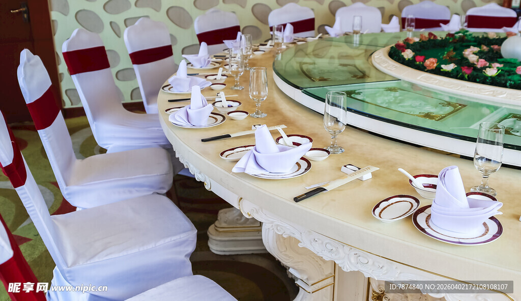 精致户外宴会餐桌布置