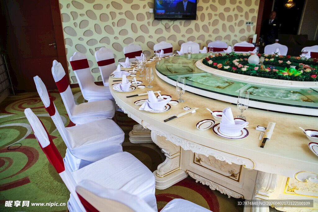 豪华中式宴会餐桌布置