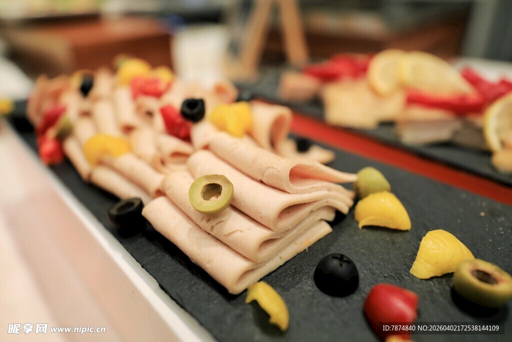 精致多样的美味冷盘拼盘