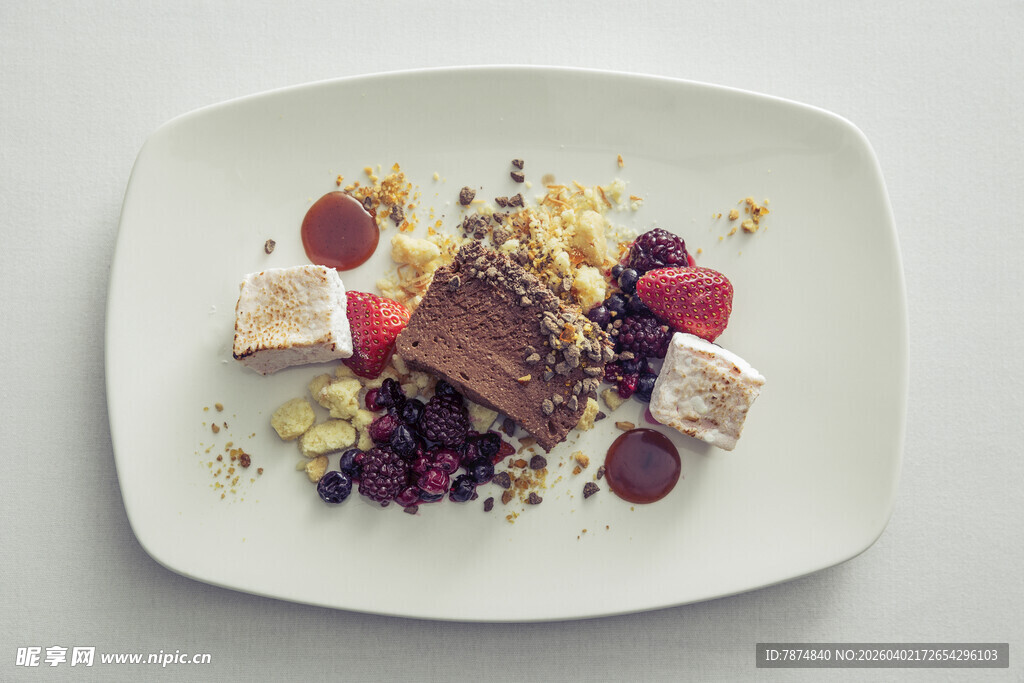 精致巧克力甜点拼盘