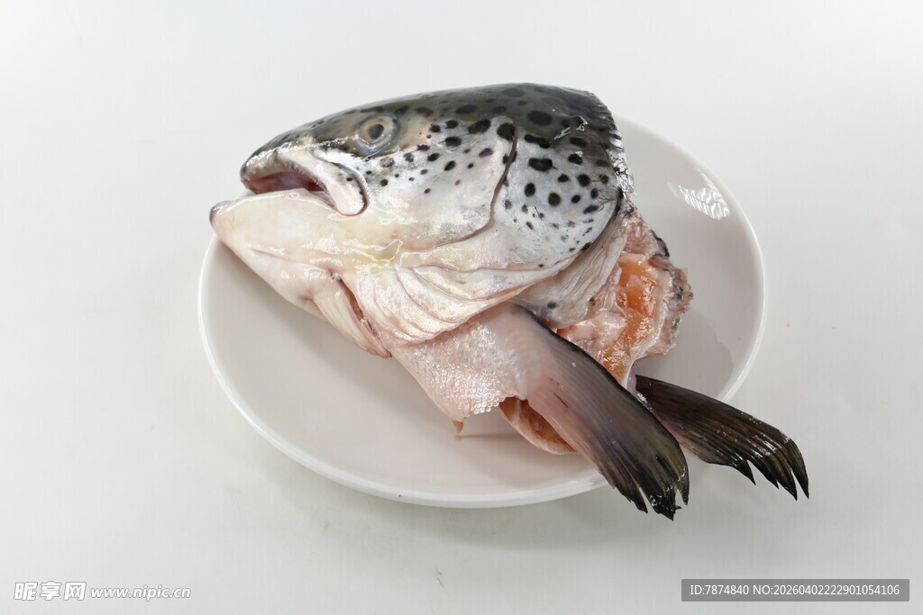 盘中鲜鱼 肉质鲜嫩待烹
