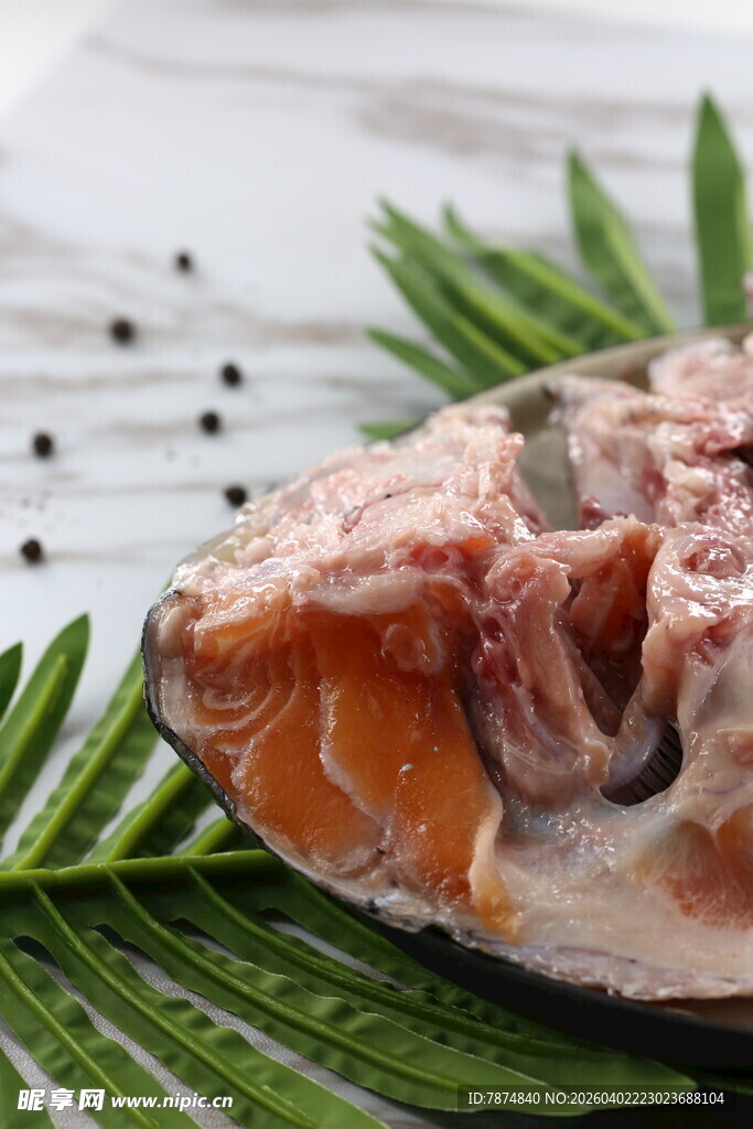 新鲜三文鱼切片