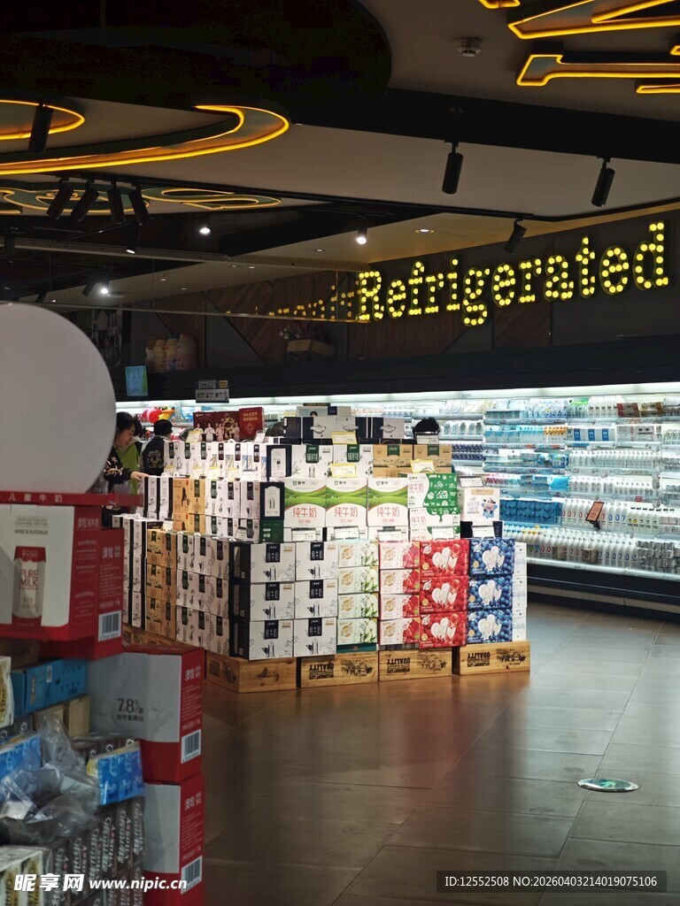 超市冷藏区商品陈列