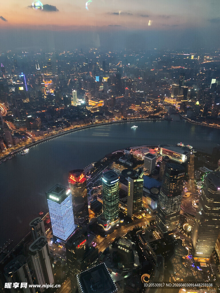 上海中心顶楼夜景