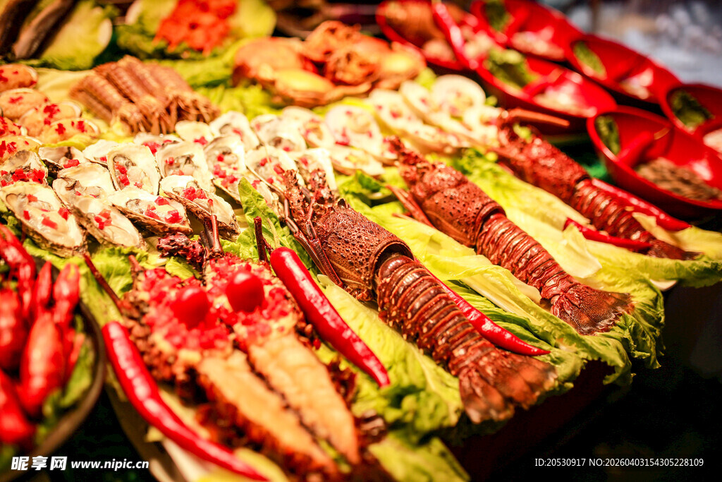 龙虾生蚝濑尿虾海鲜自助烧烤