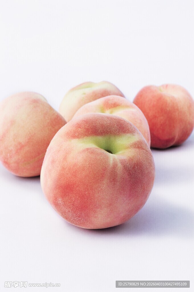 新鲜粉嫩水蜜桃