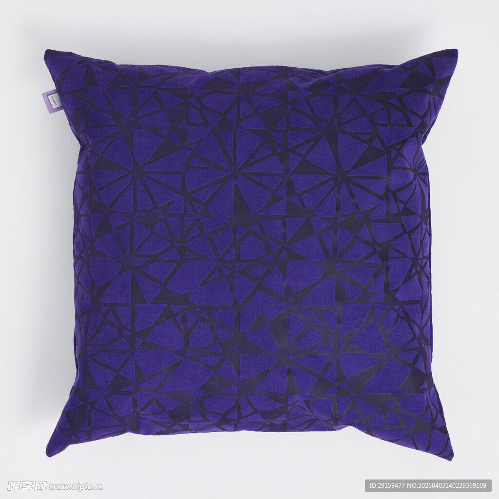 紫色花纹装饰抱枕