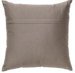 浅灰色简约方形抱枕