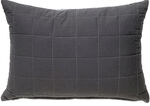 深灰色方格抱枕