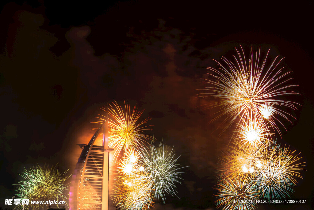 绚丽烟花绽放夜空