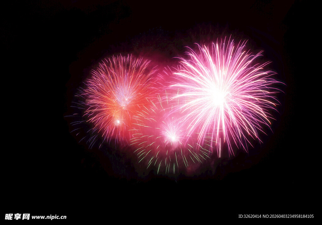 绚丽烟花绽放夜空