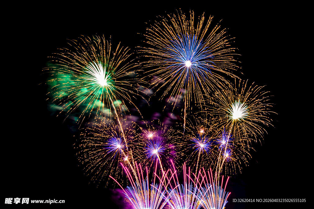 绚丽烟花绽放夜空