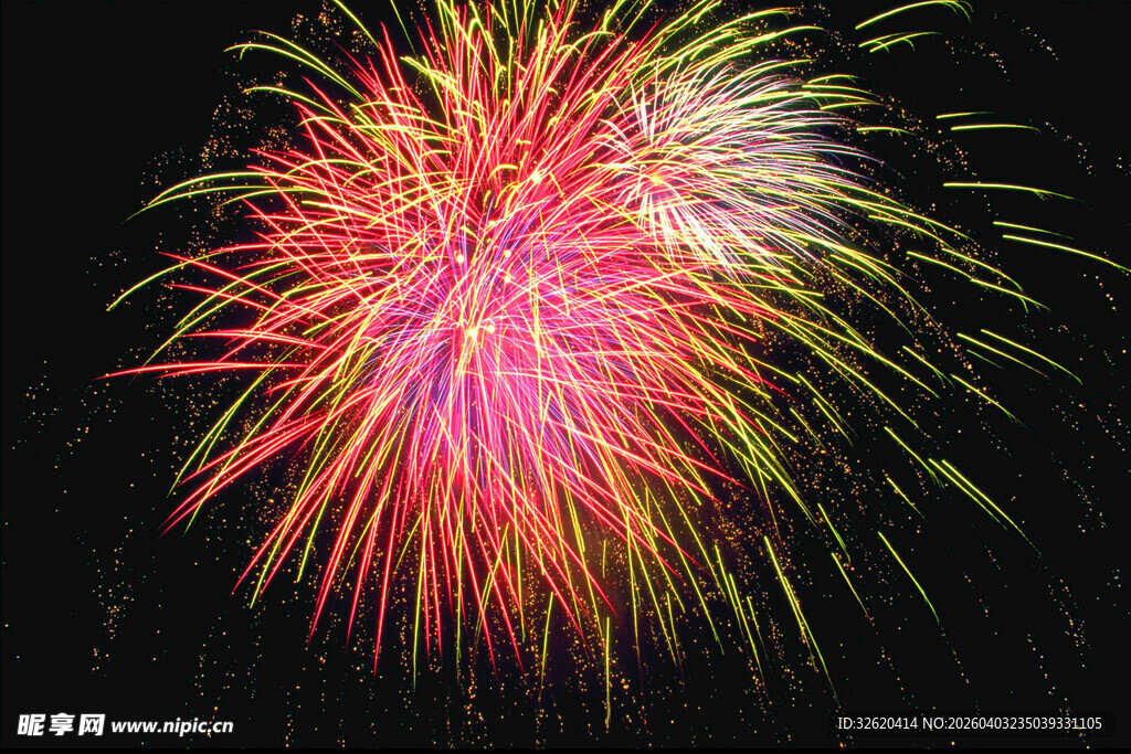 绚丽多彩烟花绽放夜空
