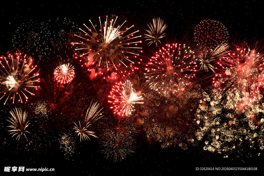 绚丽烟花绽放夜空