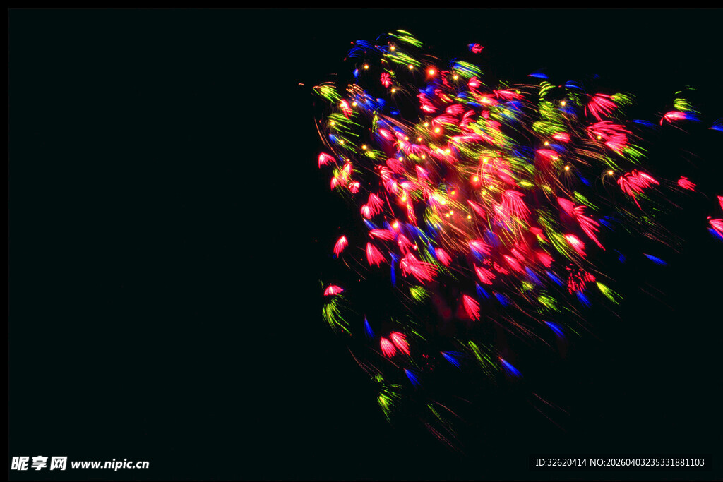 绚丽烟花绽放夜空