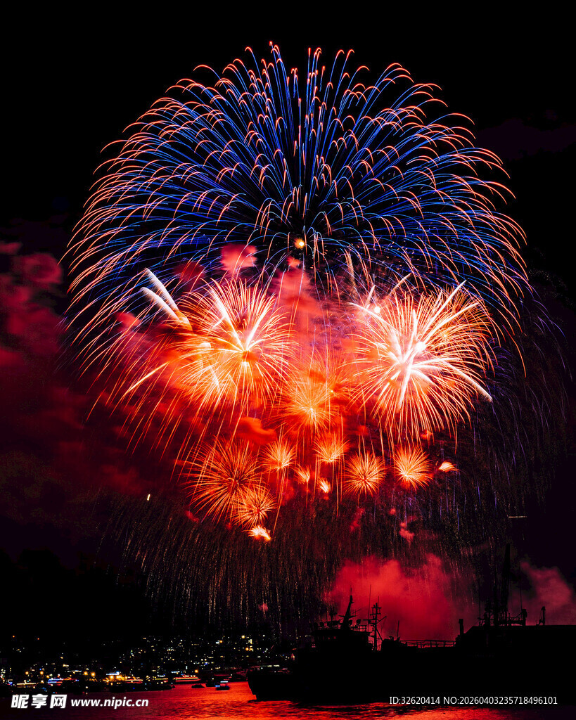 绚丽夜空中的璀璨烟花
