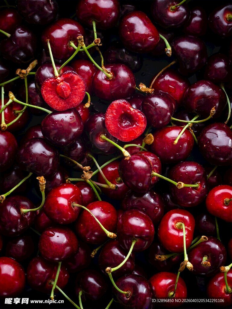 饱满多汁的新鲜车厘子