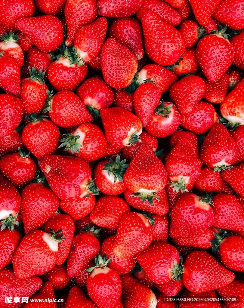 饱满鲜红的草莓大集合