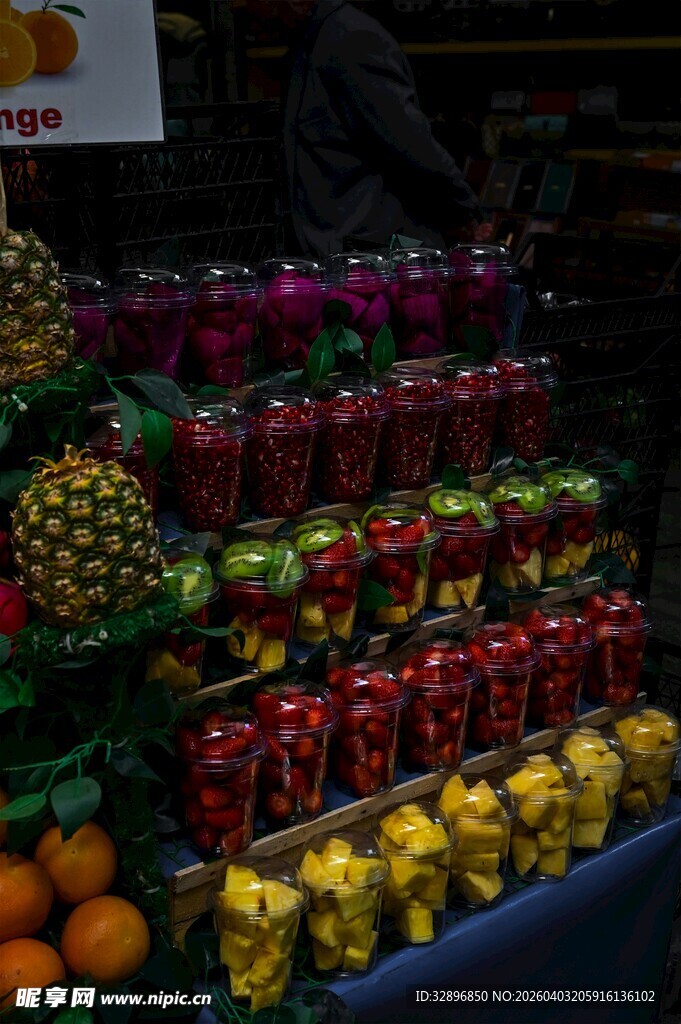 多彩水果整齐陈列