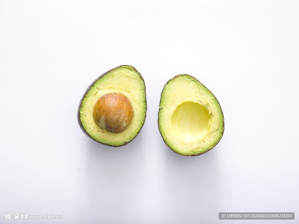 切开的牛油果特写