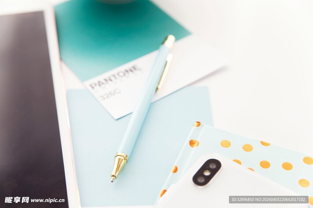 简约文具桌面布置