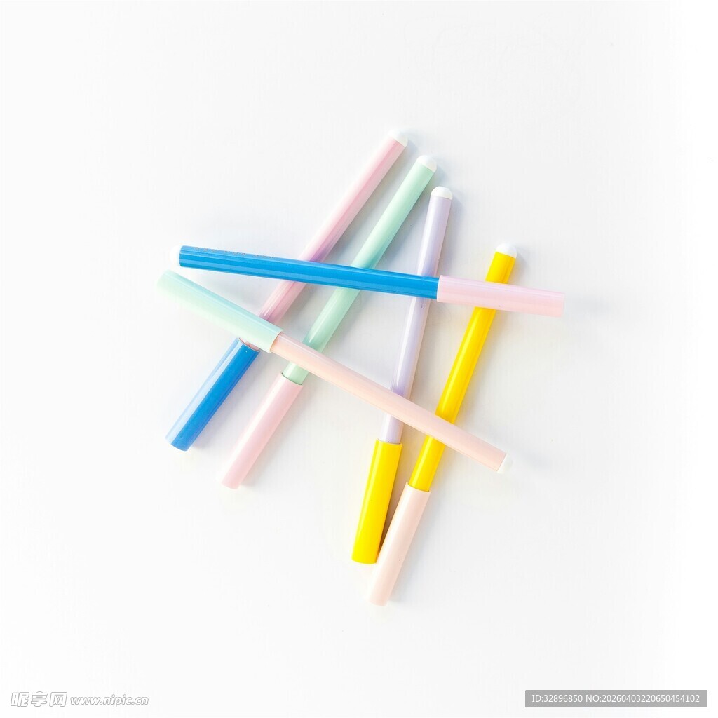 多彩吸管整齐摆放