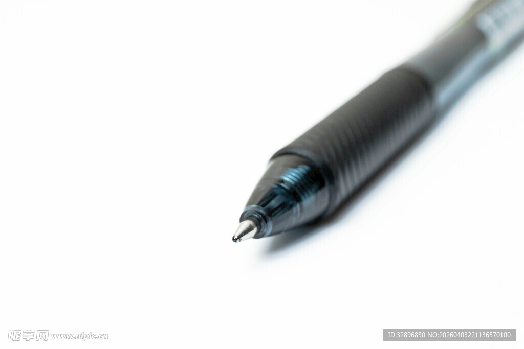 黑色钢笔笔尖特写