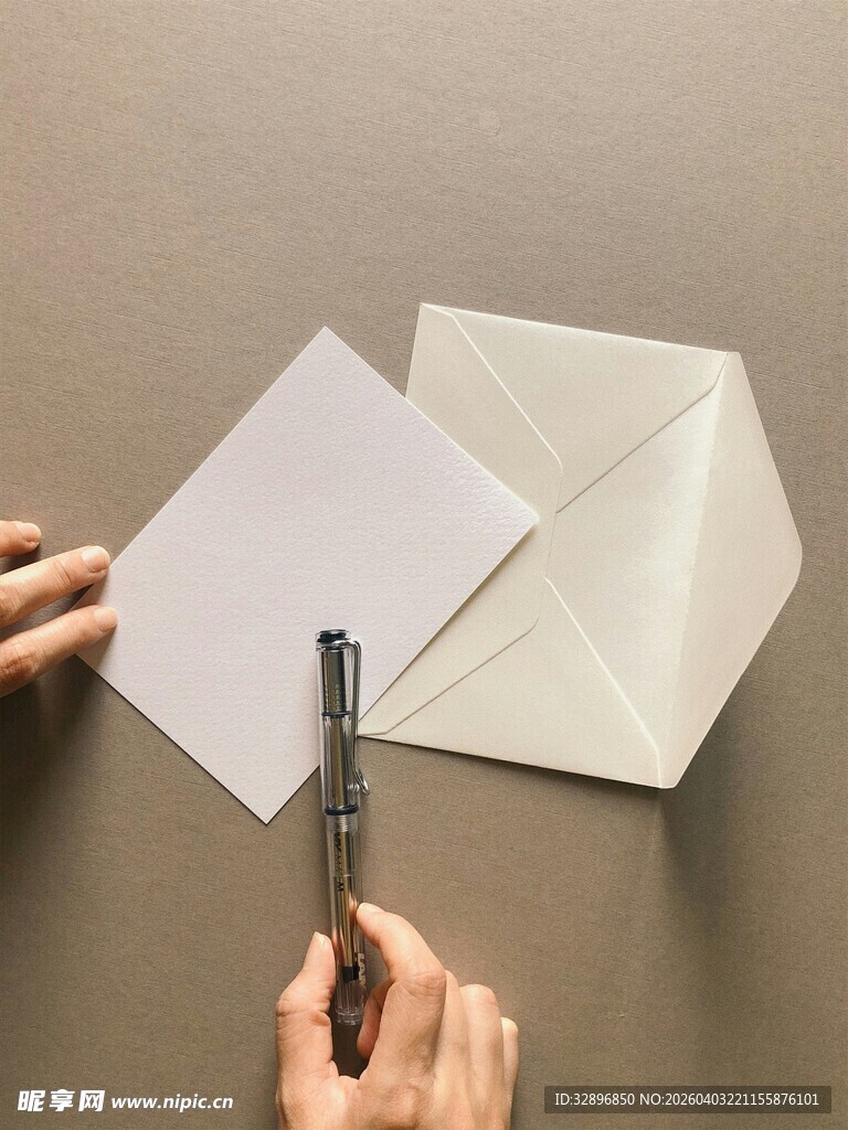 手工裁切信纸与信封