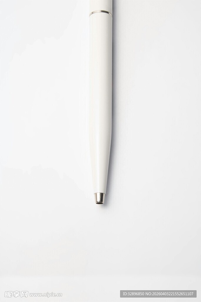 简约白色触控笔特写