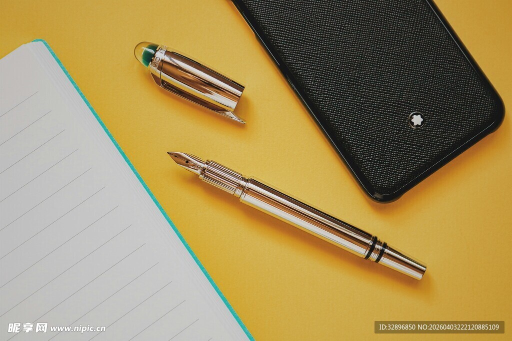 精致文具与手机摆拍