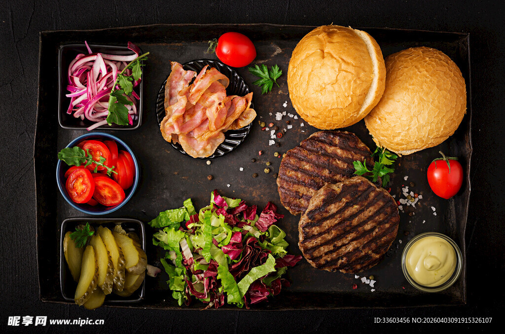 丰盛美味的西式烧烤拼盘