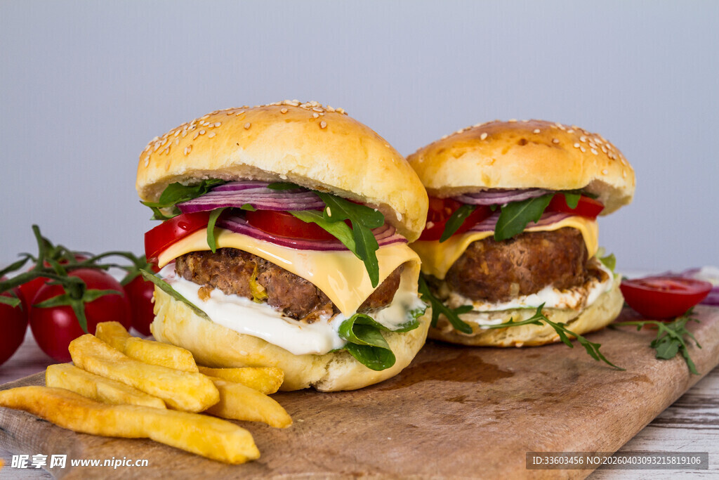 美味汉堡配薯条新鲜诱人