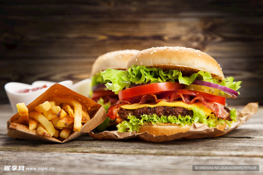 美味汉堡配香脆薯条