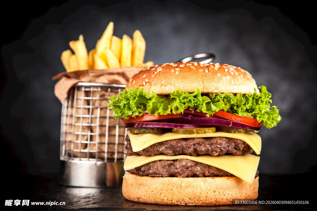 美味汉堡配香脆薯条